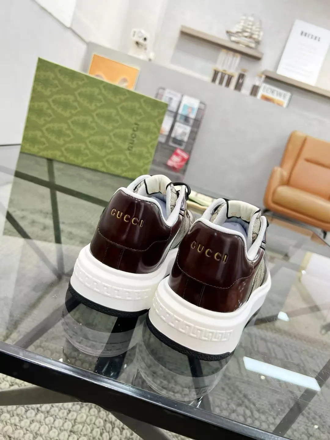 Factory price: 480💰New men's shoes GUCCI [Lightning] latest shoes shipped. Original quality, fashionable, made of special materials, sheepskin lining, brand new packaging. The foot feels super comfortable and the workmanship is impeccable. Size: 38-44, customized 45